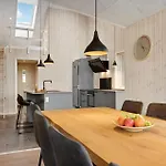 3 Bedroom Lovely In Holiday home