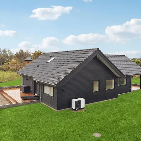 3 Bedroom Lovely In بوجنسي