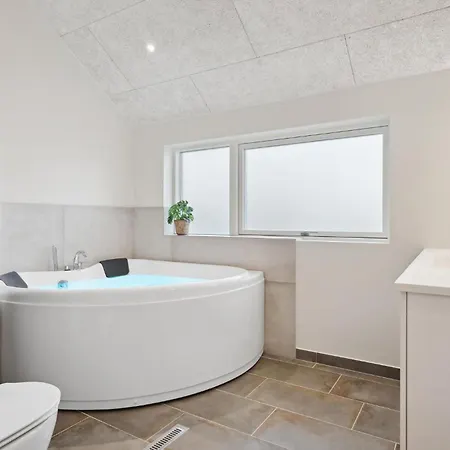 3 Bedroom Lovely In 펜션 보겐세