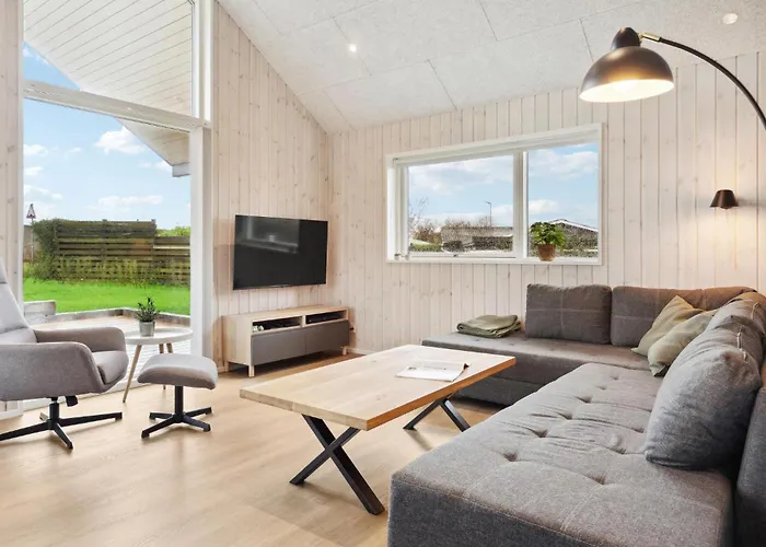 3 Bedroom Lovely In بوجنسي