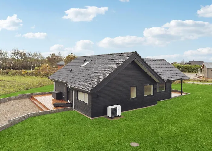 3 Bedroom Lovely In بوجنسي