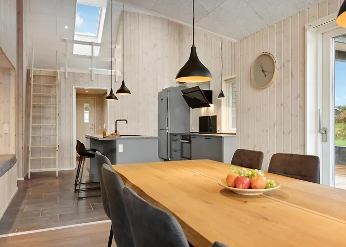 3 Bedroom Lovely In بيت للعطل